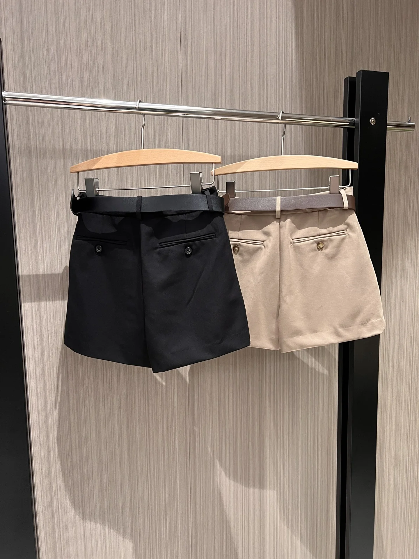 SAINT LAURENT Shorts Black-Gold S-L B30202609062828 - Image 6