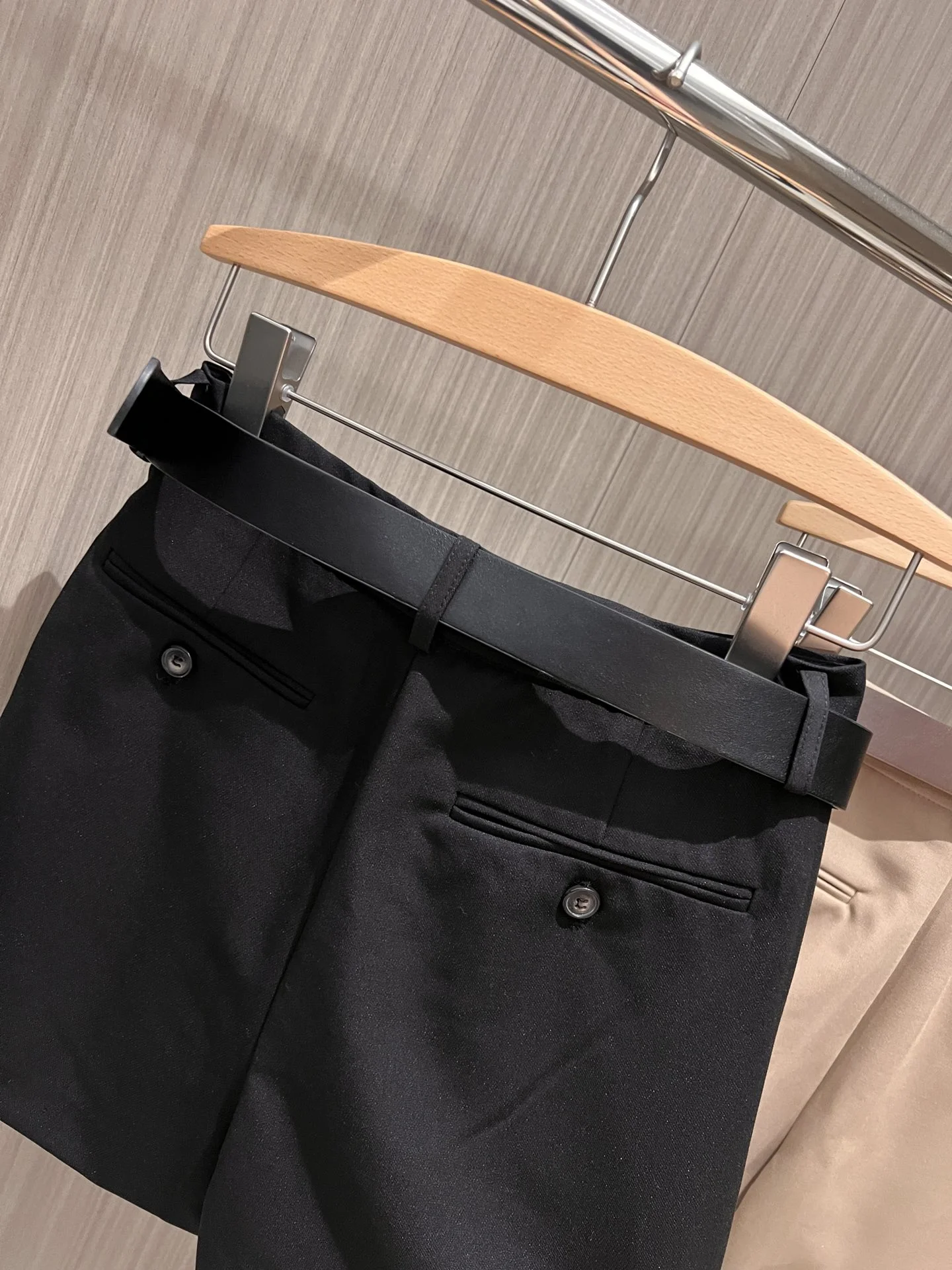 SAINT LAURENT Shorts Black-Gold S-L B30202609062828 - Image 7