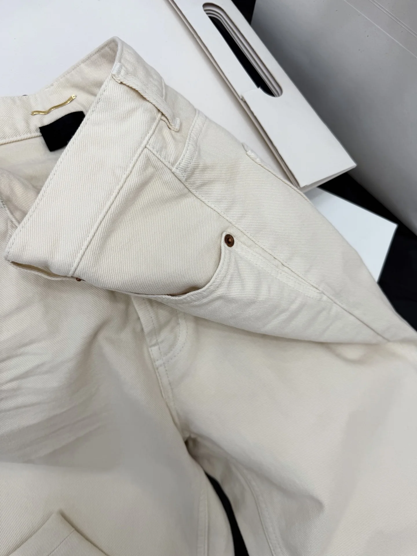 SAINT LAURENT Trousers Cream S-L C85202609062954 - Image 4