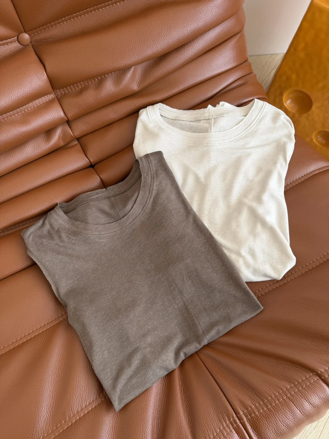 THE ROW T-shirts Linen Tencel Blend Brown-White S-L A95202609061730 - Image 2