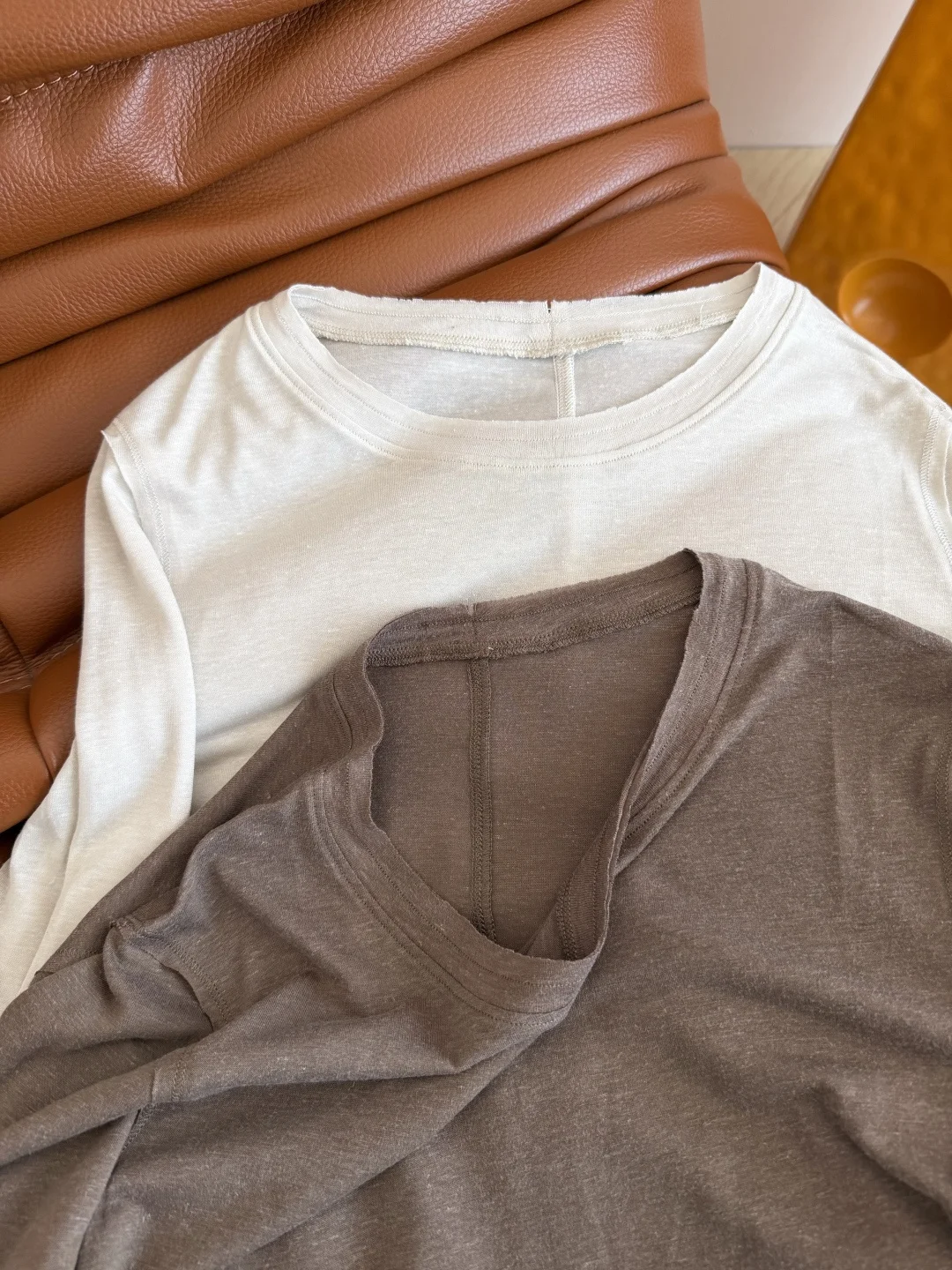 THE ROW T-shirts Linen Tencel Blend Brown-White S-L A95202609061730 - Image 5