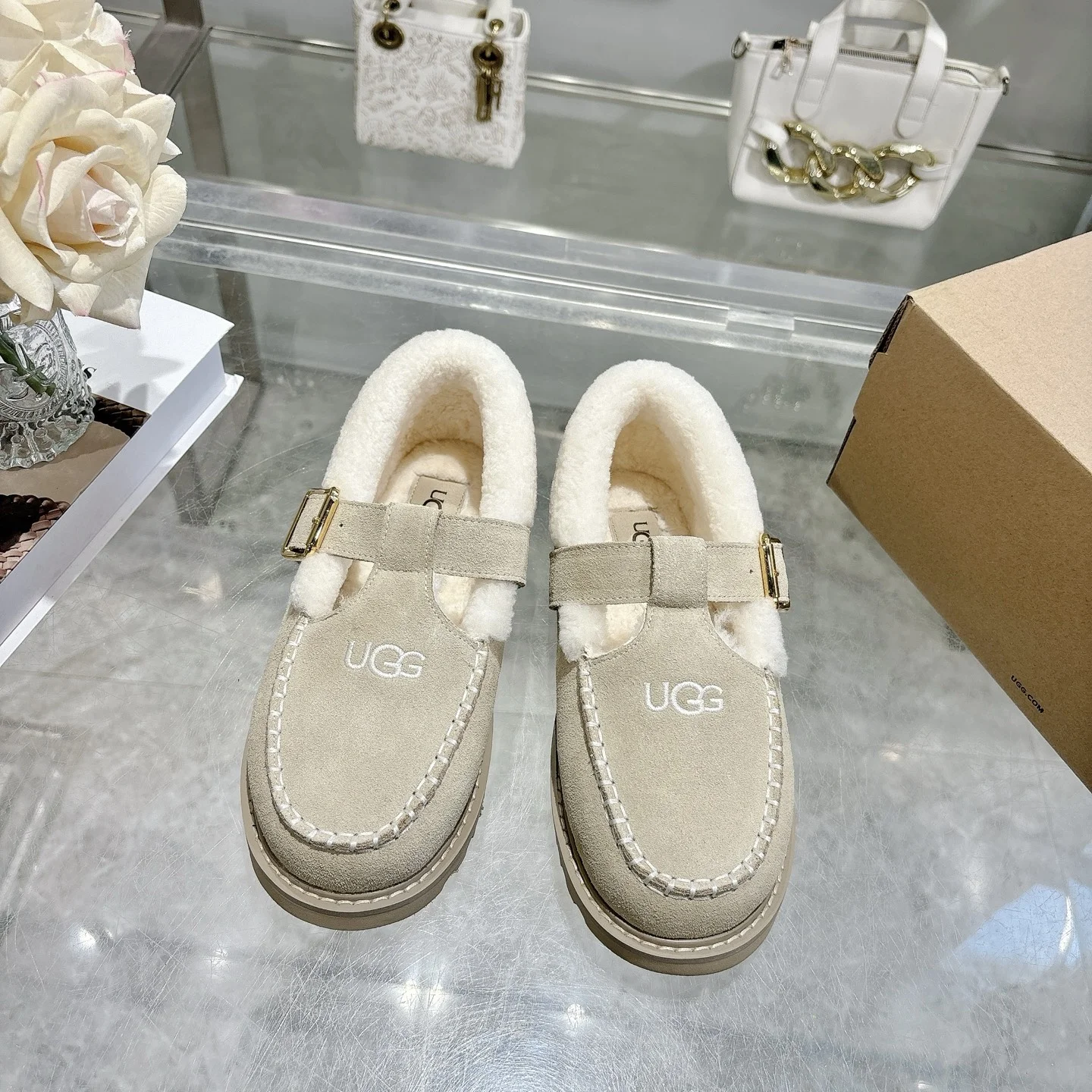 UGG Flats Suede Leather Beige-Cream EU36-40 B00202609111793