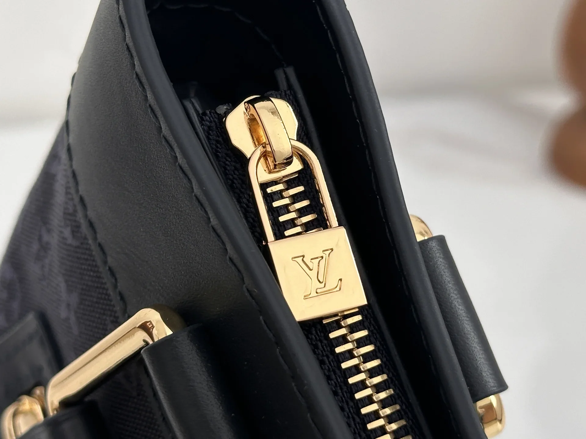 LV Totes Bags Denim and Leather Blue-Gold 24X26X9CM E50202609090379 - Image 6