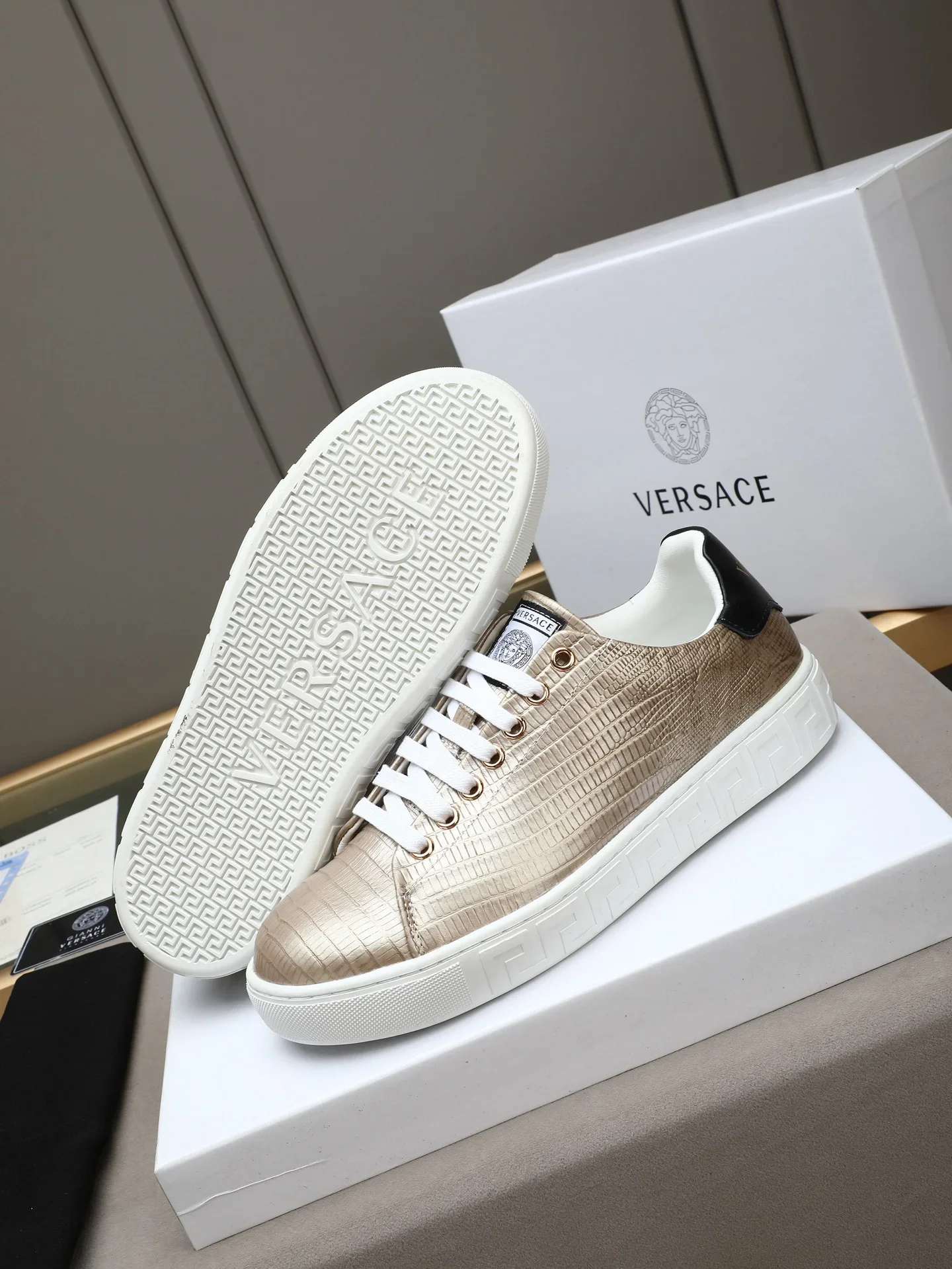 VERSACE Sneakers Gold-Black B10202609112040 - Image 3