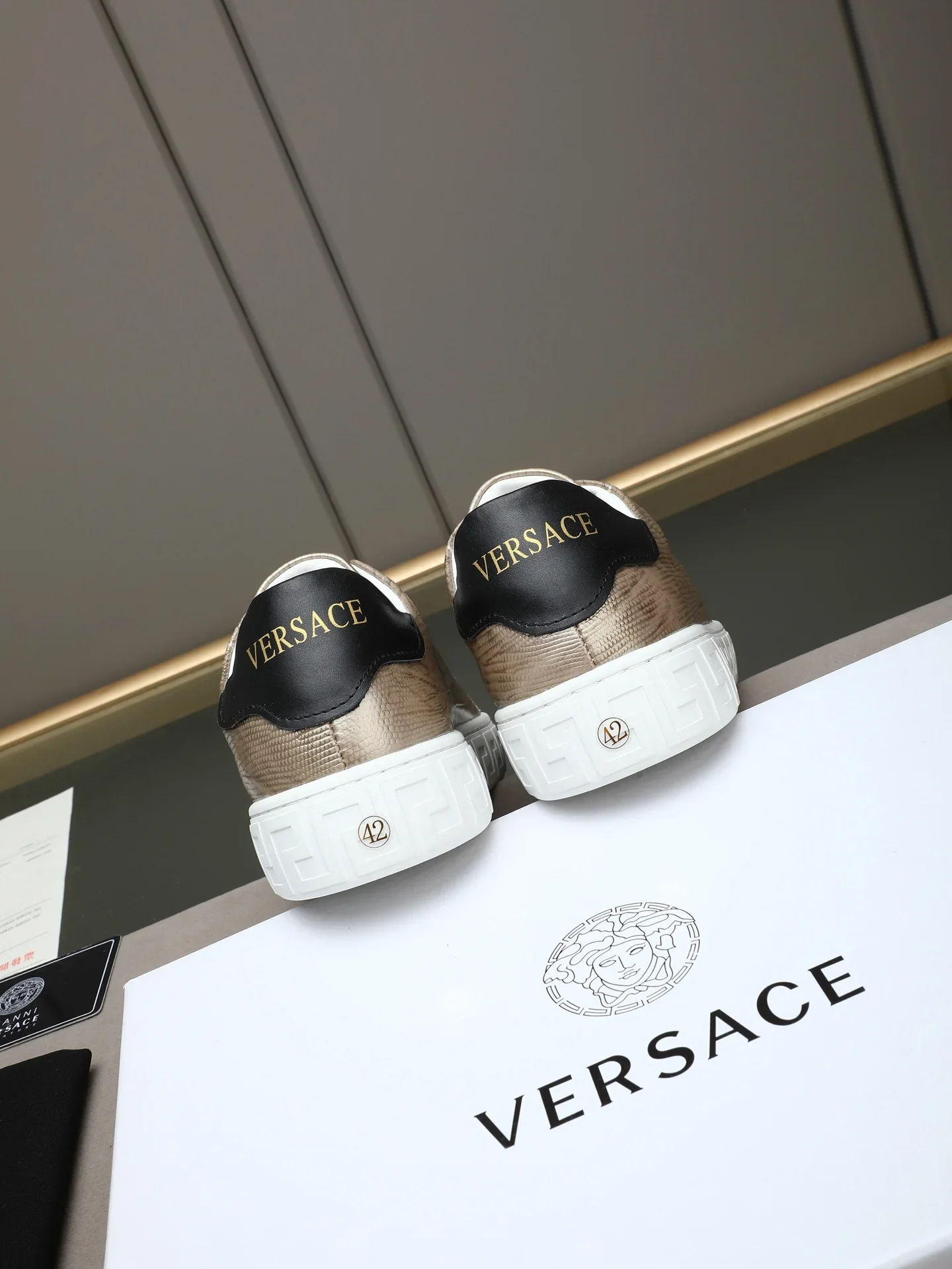 VERSACE Sneakers Gold-Black B10202609112040 - Image 5