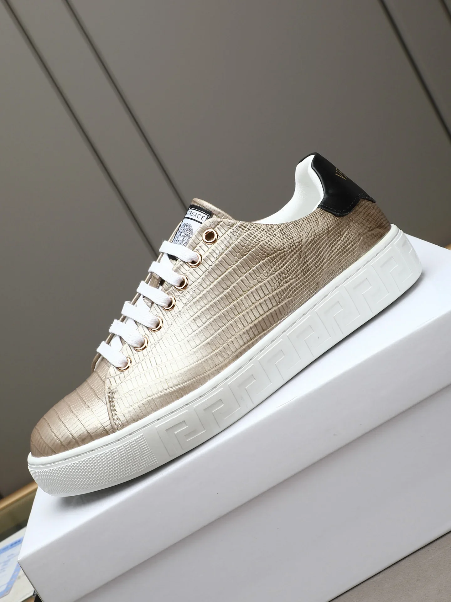 VERSACE Sneakers Gold-Black B10202609112040 - Image 6