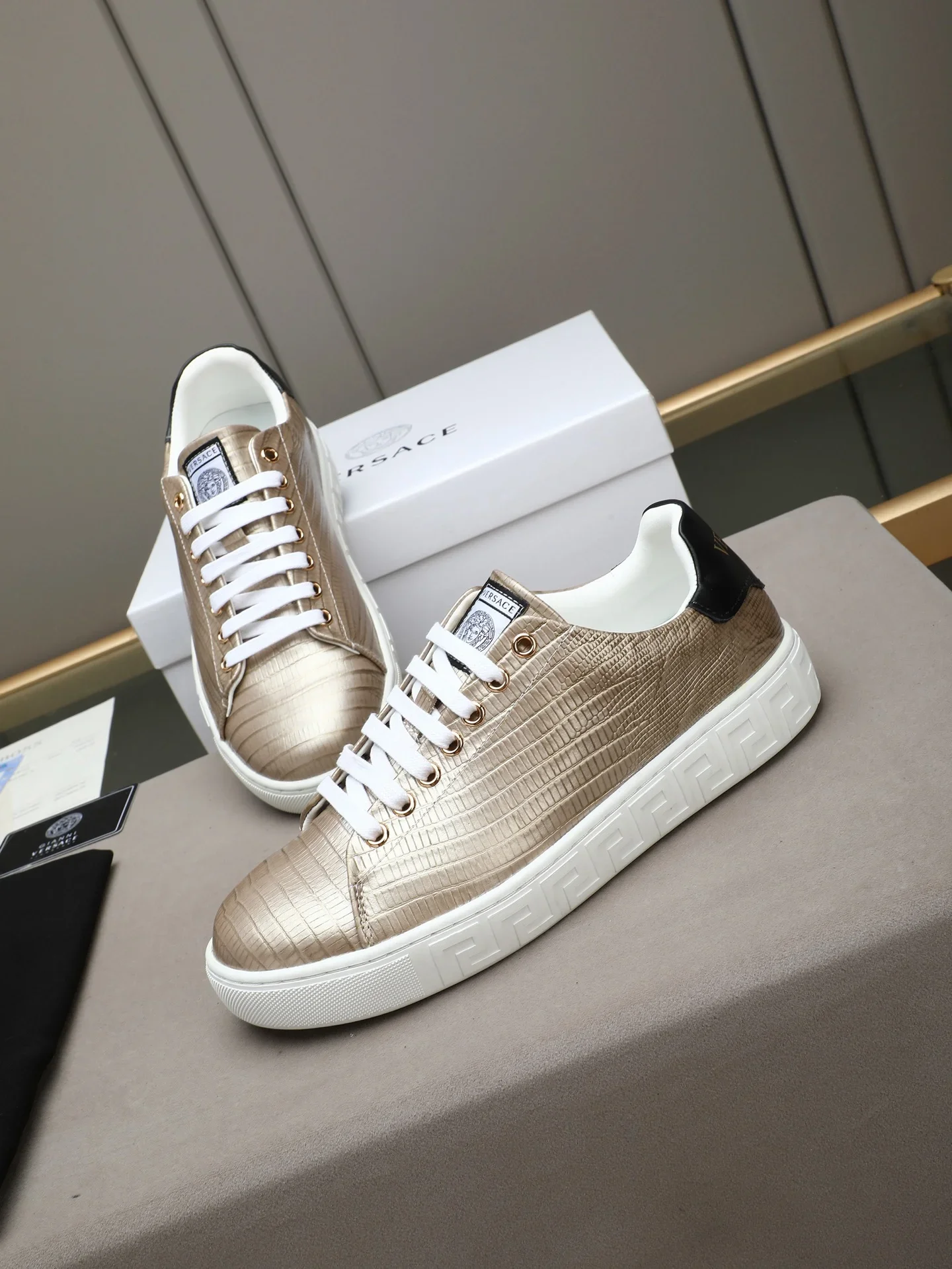 VERSACE Sneakers Gold-Black B10202609112040 - Image 7