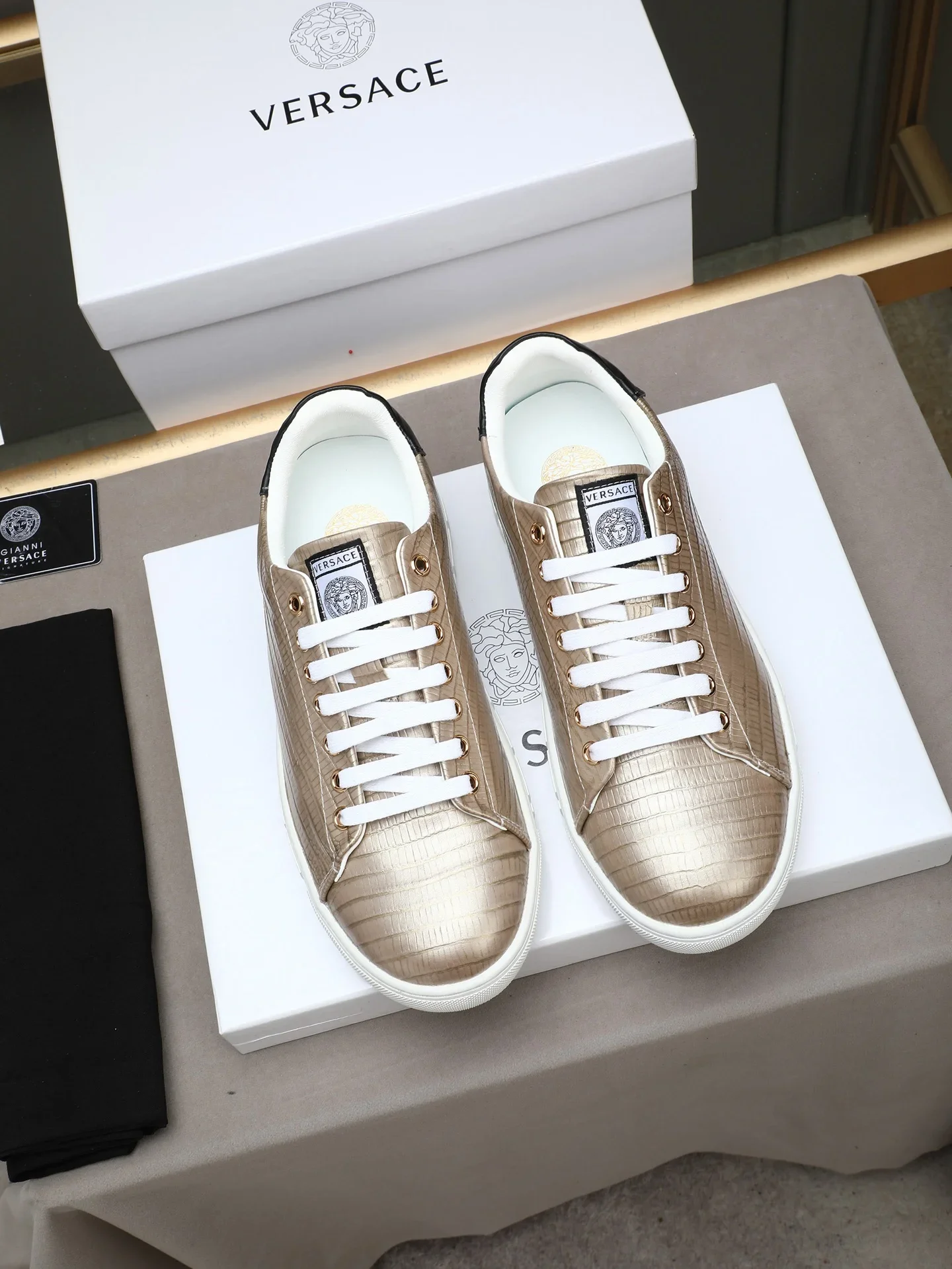VERSACE Sneakers Gold-Black B10202609112040 - Image 9