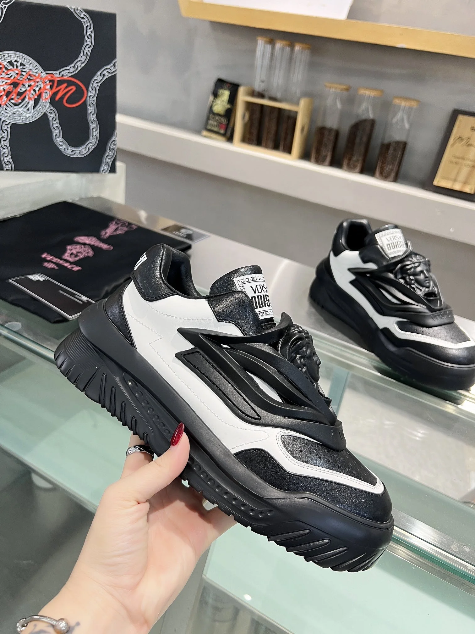VERSACE Sneakers Leather Black-White EU35-46 B90202609111932