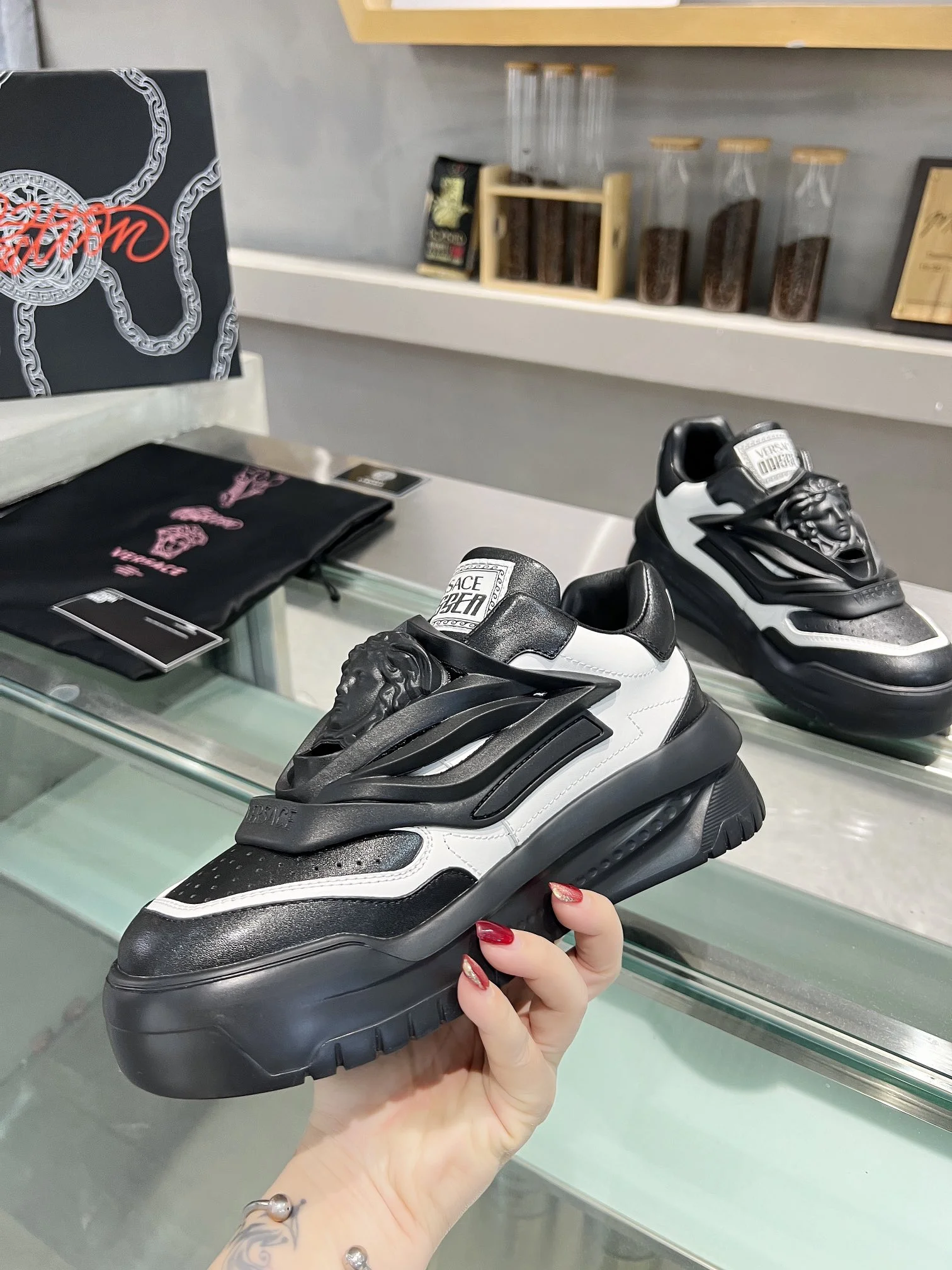 VERSACE Sneakers Leather Black-White EU35-46 B90202609111932 - Image 2