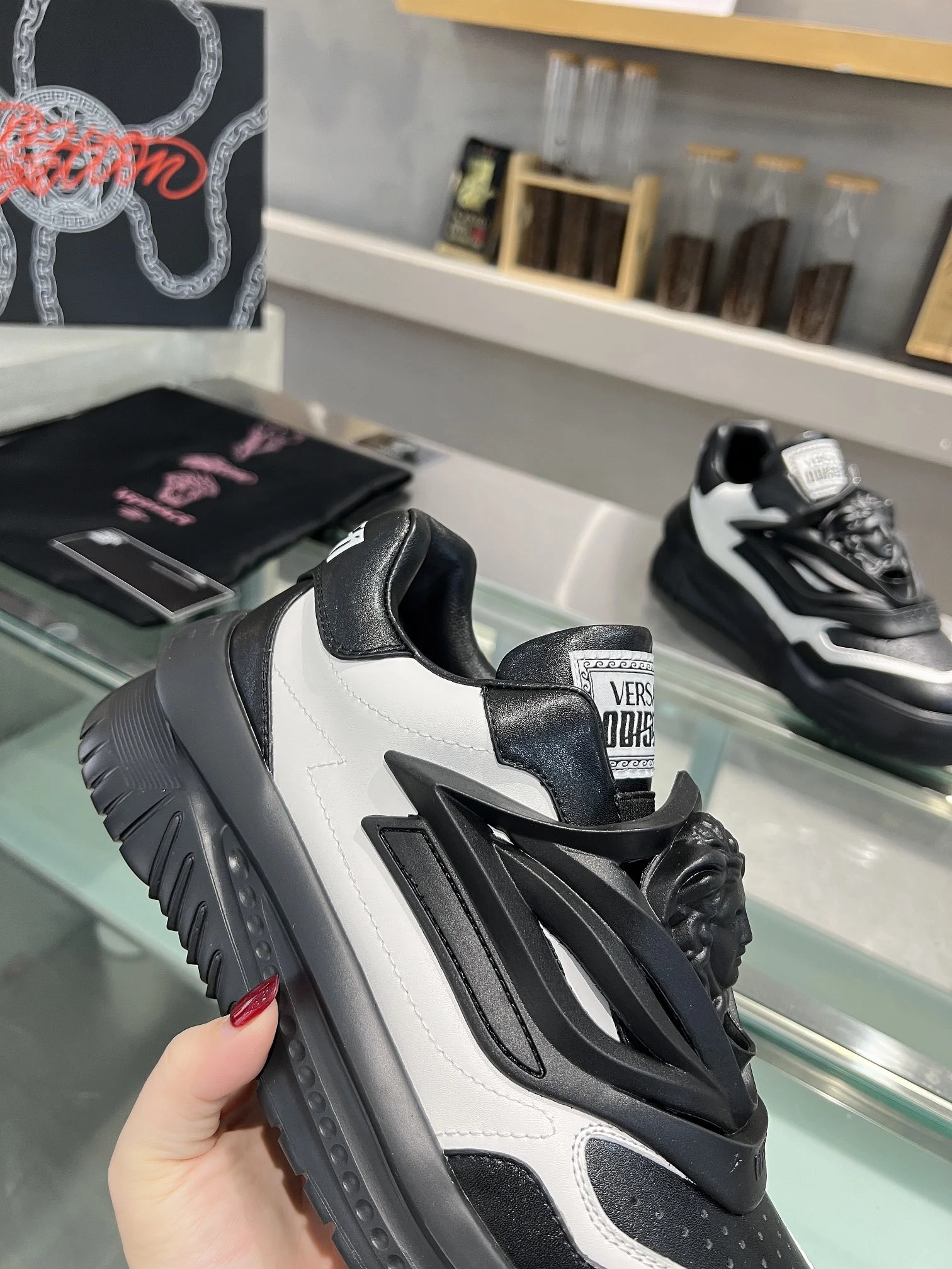 VERSACE Sneakers Leather Black-White EU35-46 B90202609111932 - Image 4