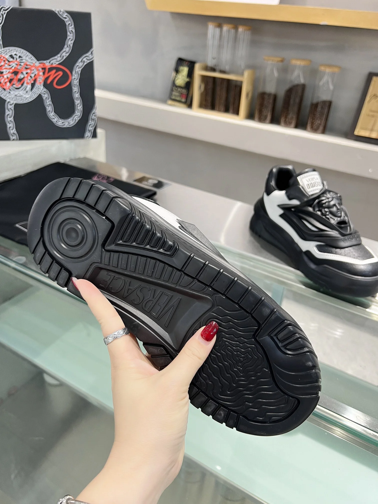 VERSACE Sneakers Leather Black-White EU35-46 B90202609111932 - Image 5