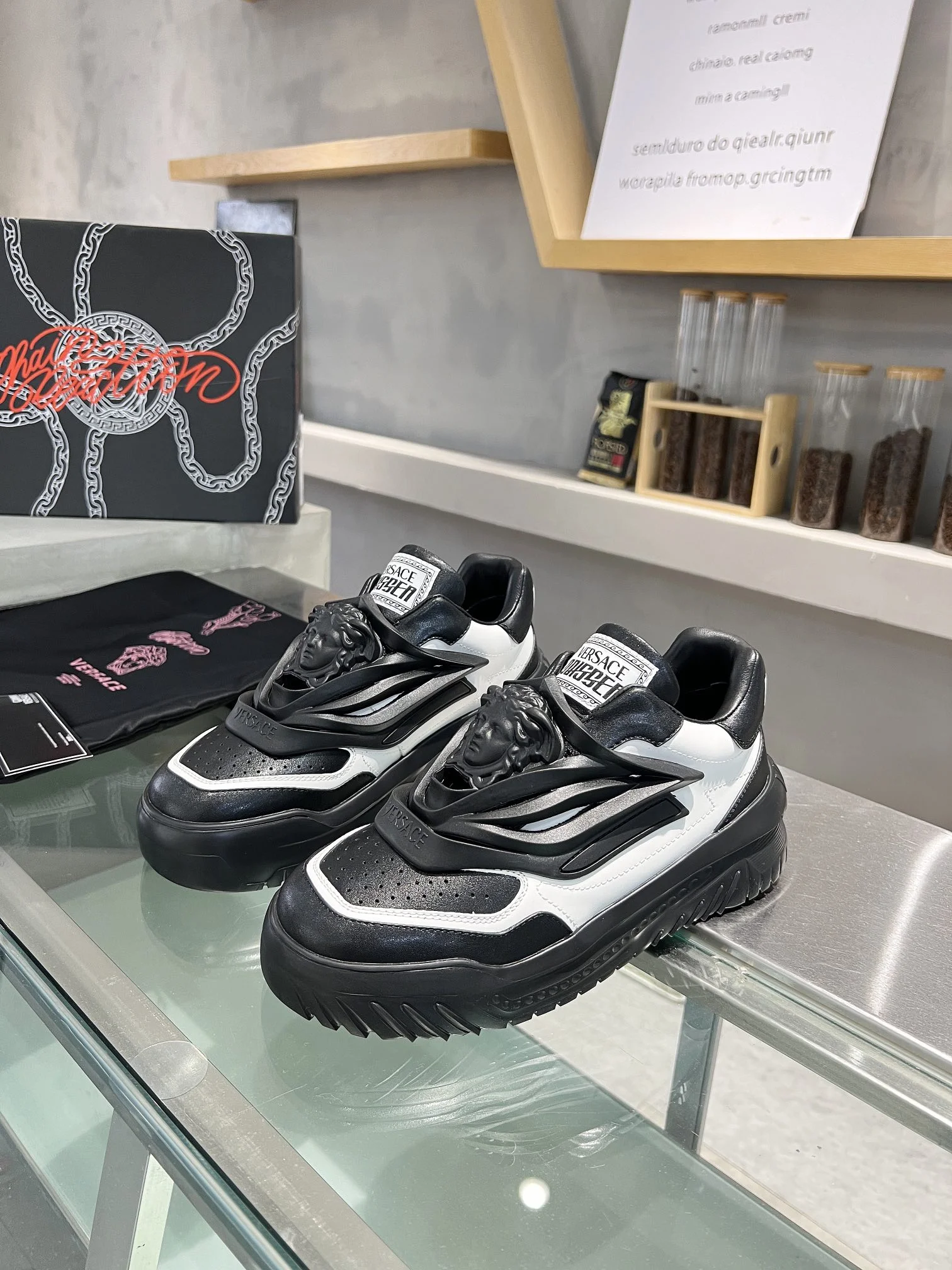 VERSACE Sneakers Leather Black-White EU35-46 B90202609111932 - Image 6